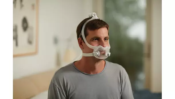 masque facial avec coussin naso-buccal sous le nez